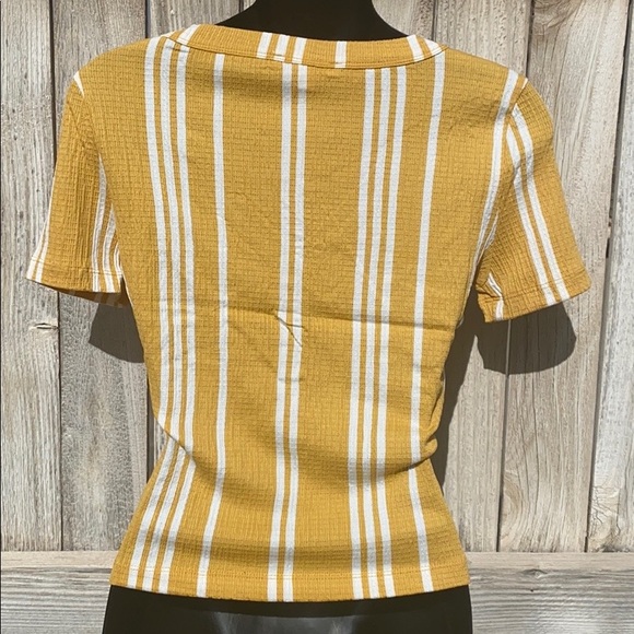 Cropped Top - Picture 3 of 6